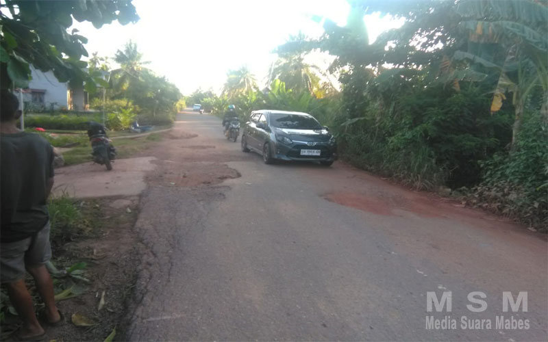 Warga Keluhkan Jalan Yang Rusak Parah Dan Berlubang Di Khwatirkan ...